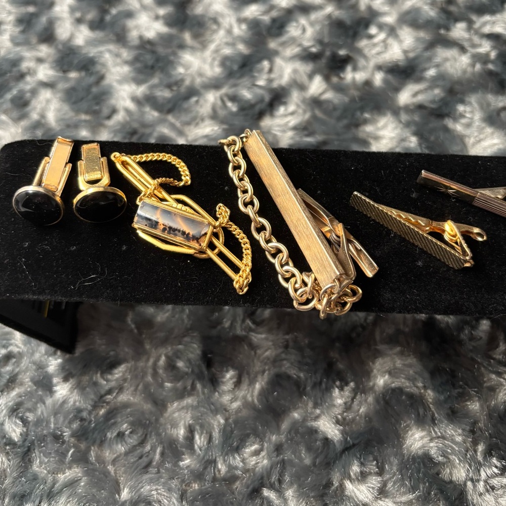 Lot of assorted cufflinks and tie clips